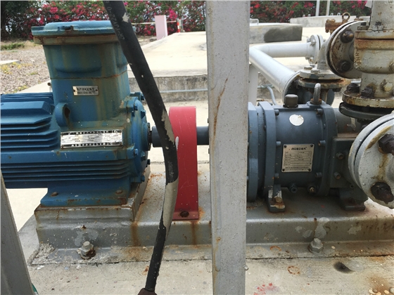 集污罐采用凸輪轉(zhuǎn)子泵處理水油混合物 集污罐采用凸輪轉(zhuǎn)子泵處理水油混合物